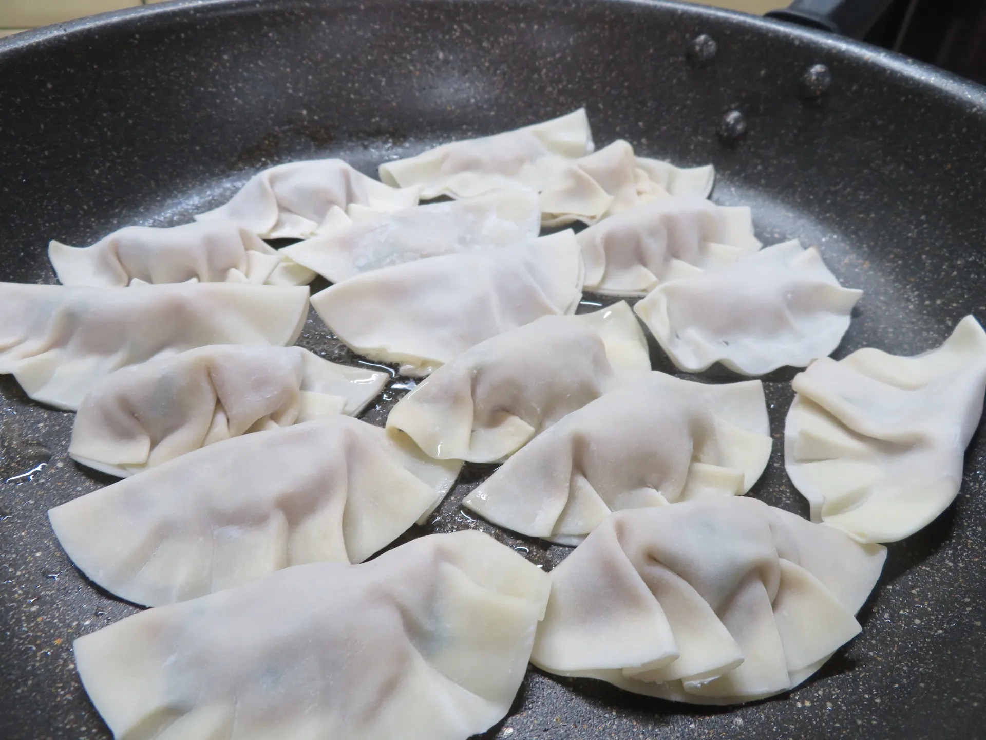 中華の定番！餃子づくり